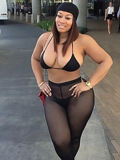 Sexy Black Women In Tights - Nyloner Sexy black girls in pantyhose poses for private pics